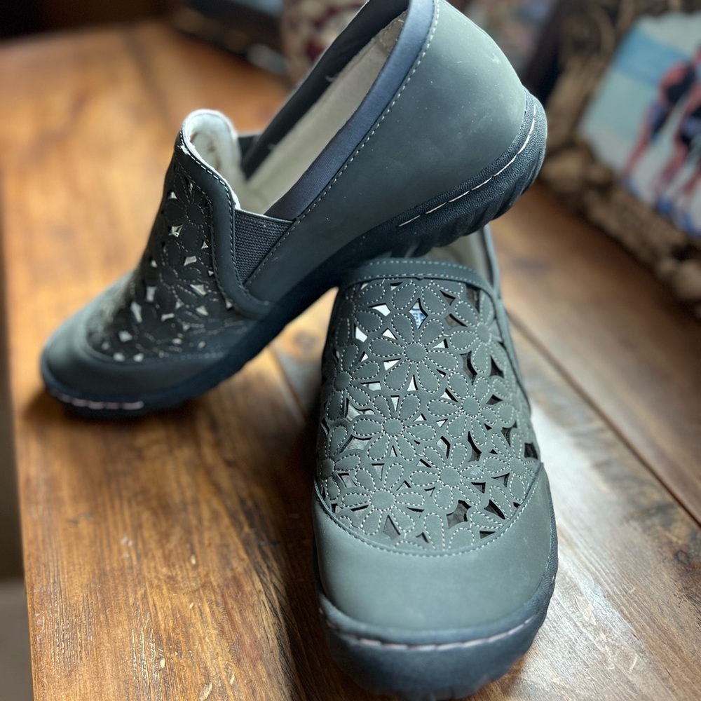 JBU Wildflower Moc Gray vegan leather size 9